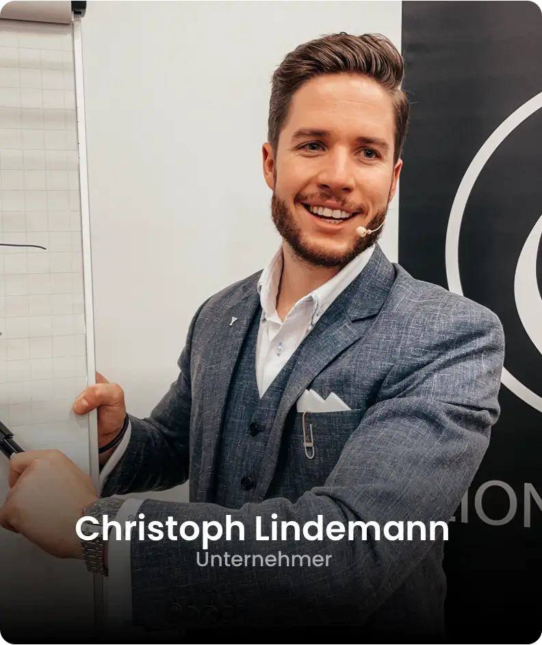 Portrait von Christoph Lindemann im Anzug